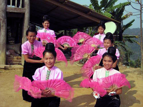 ការអភិវឌ្ឍន៍ទេសចរណ៍សហគមន៍នៅភូមិ Hum - ảnh 1